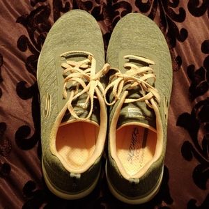 wide fit tennis shoes